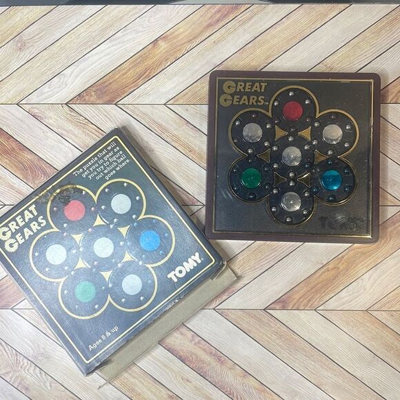 Great Gears Puzzle Game by Tomy - Picture 1 of 12